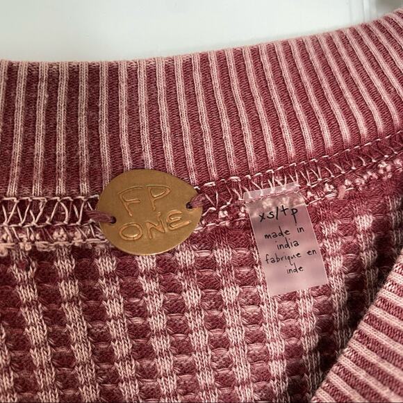 FREE PEOPLE Waffle Thermal Crew Medieval Lace Up Sleeves Pleated Shoulder XS - Picture 10 of 11